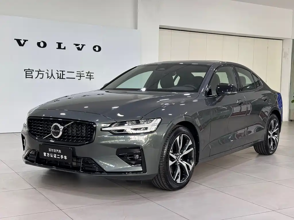 Volvo S60 — фото 1