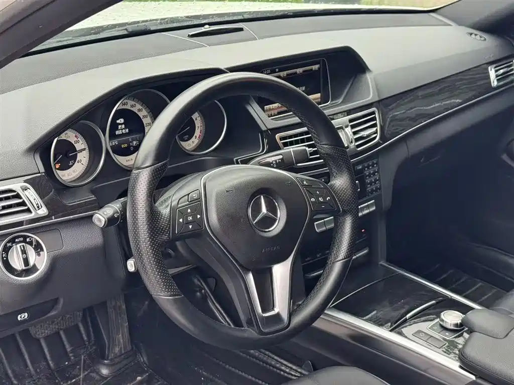 Mercedes-Benz E-Class 2015 — фото 11