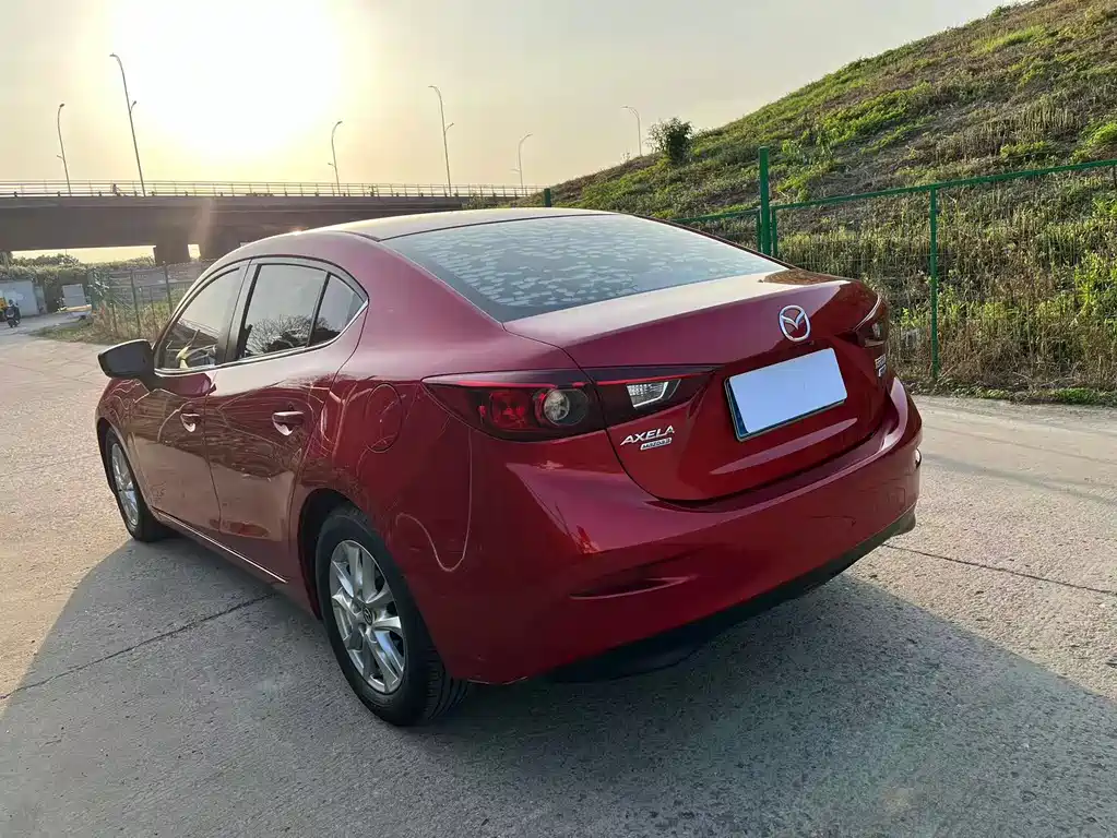 Mazda 3 Axela 2018 — фото 9