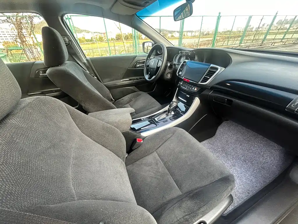 Honda Accord 2018 — фото 11