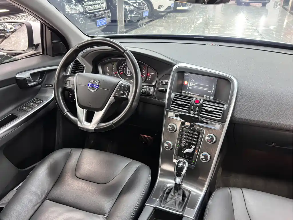 Volvo XC60 2014 — фото 16