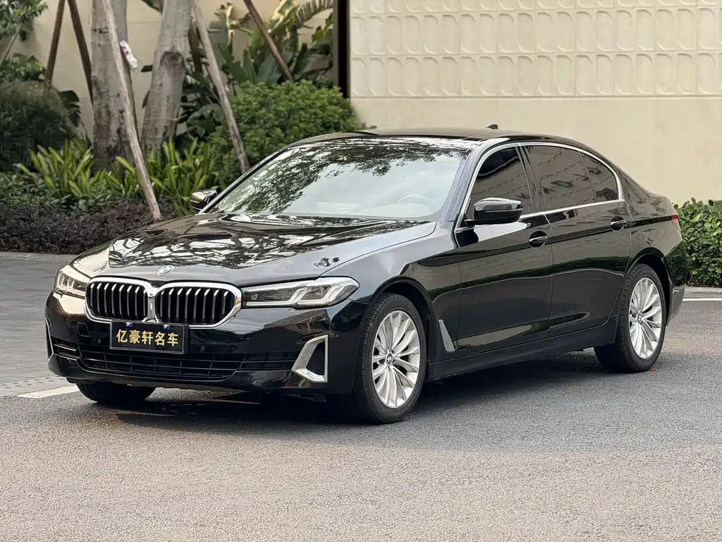 BMW 5 Series 2021 — фото 1