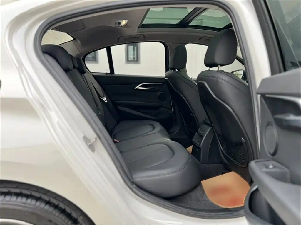BMW 1 Series 2019 — фото 15