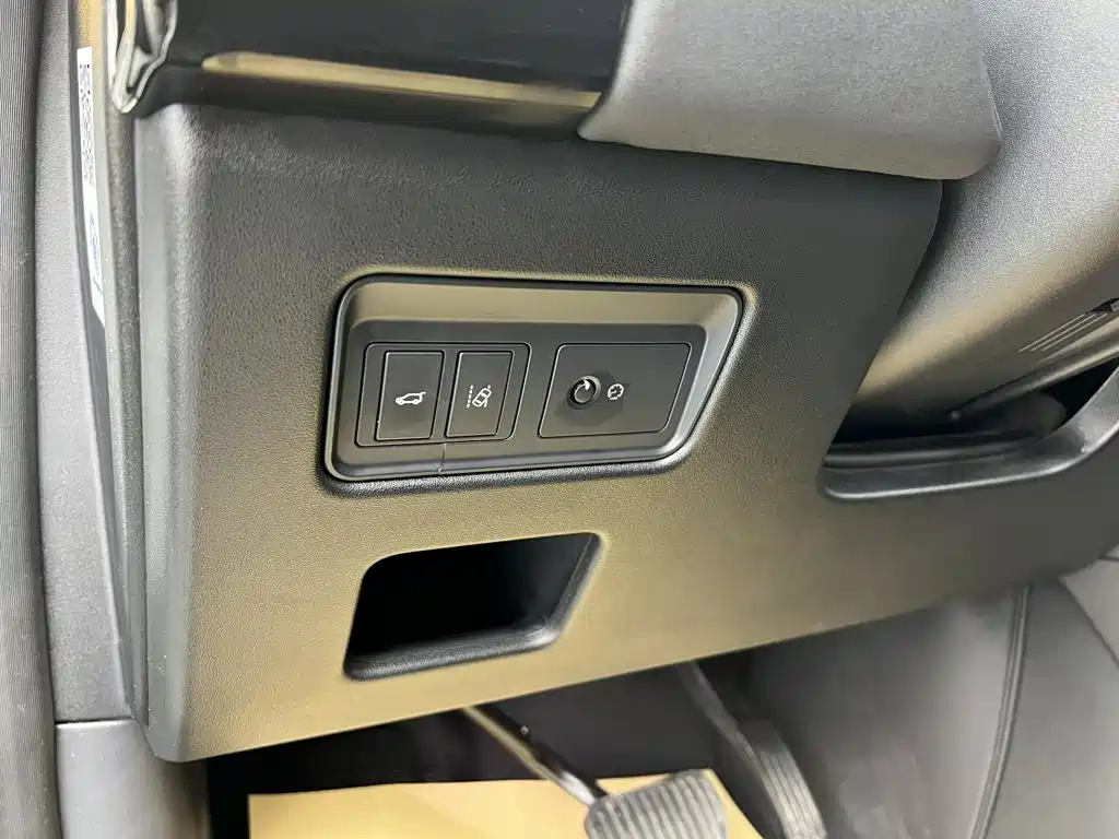 Land Rover Discovery 2018 — фото 28