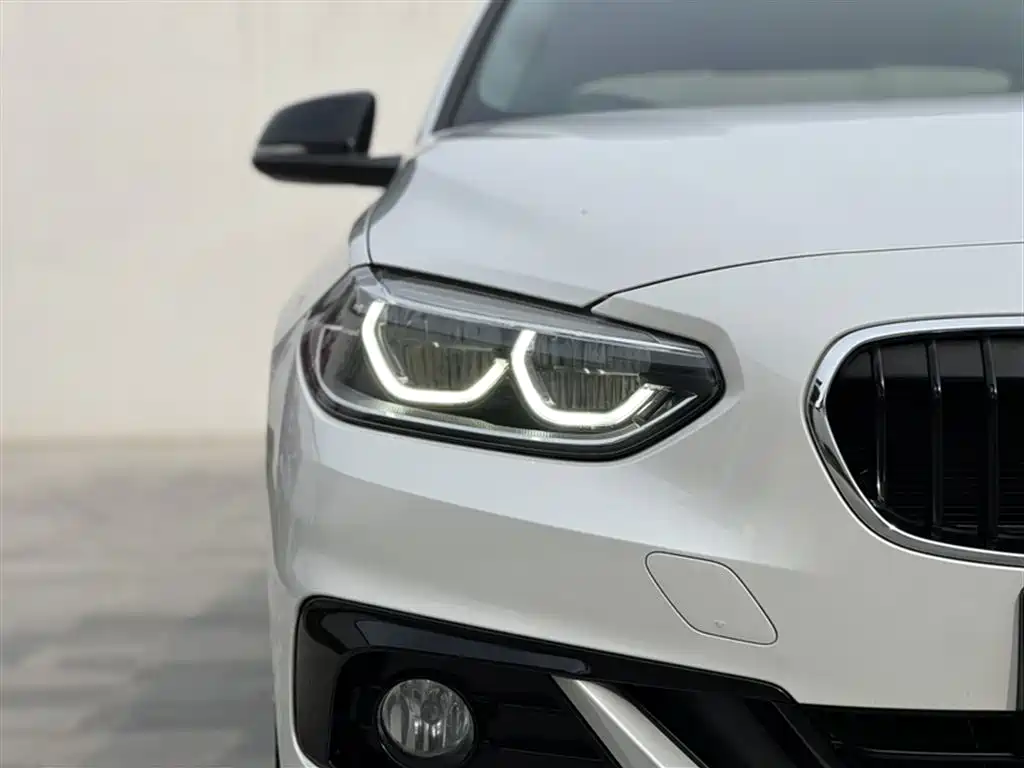 BMW 1 Series 2019 — фото 19
