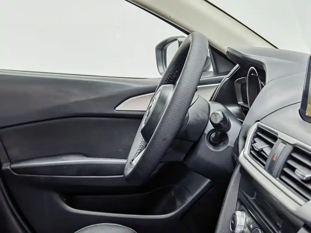 Mazda 3 Axela 2018 — фото 22