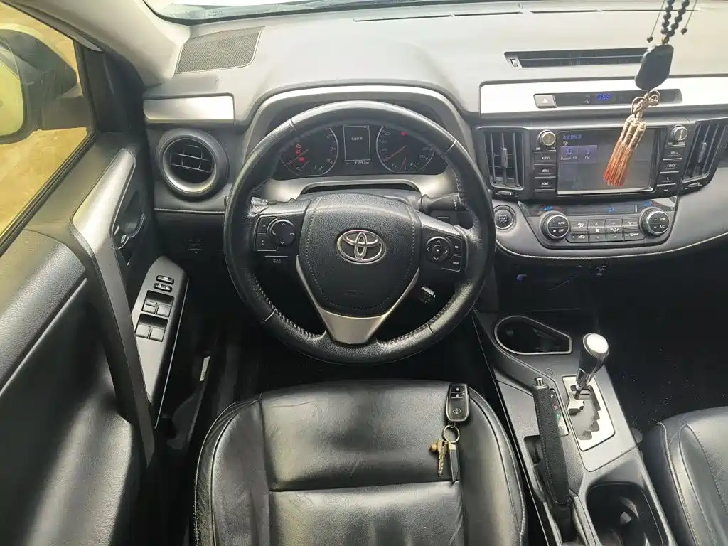 Toyota RAV4 2017 — фото 3