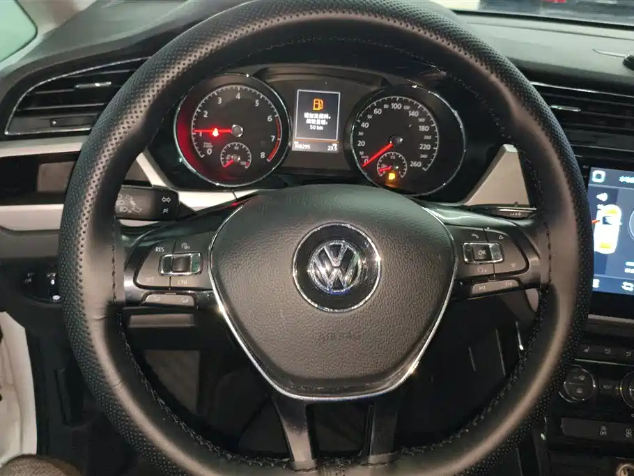 Volkswagen Touran 2017 — фото 15