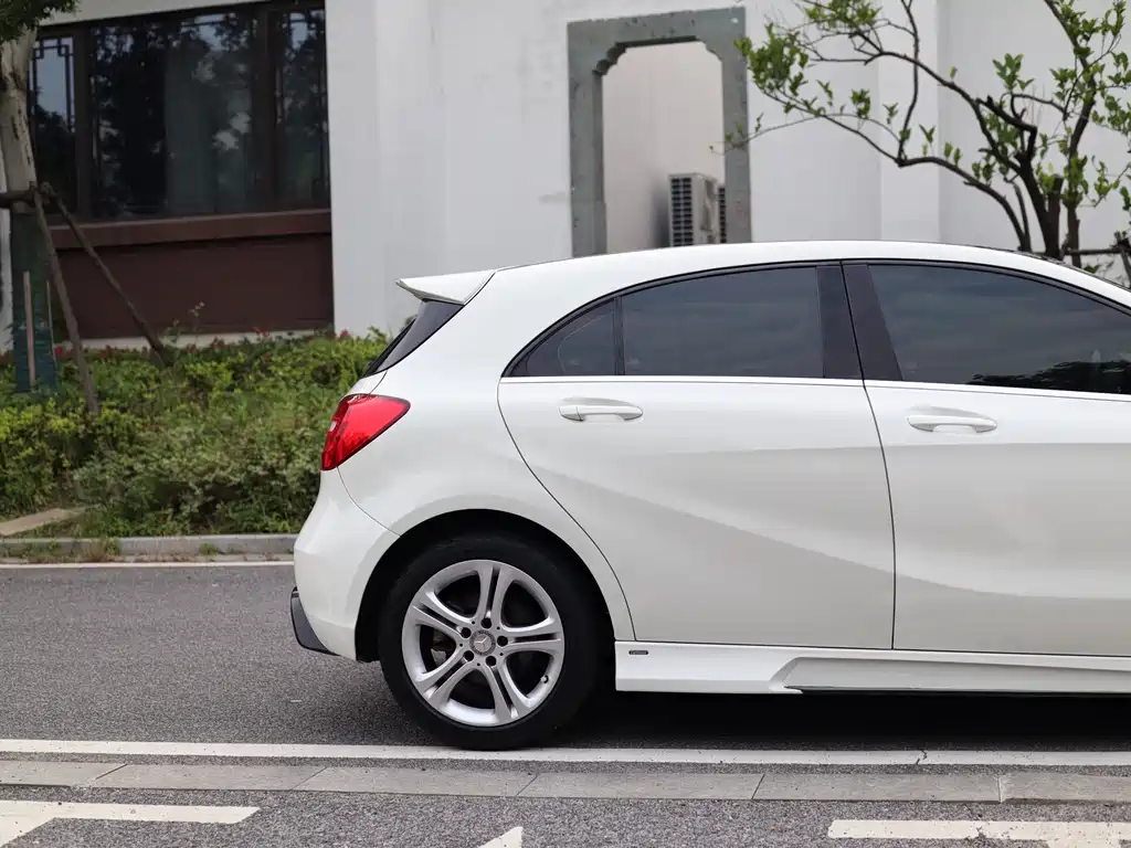 Mercedes-Benz A-Class 2015 — фото 8