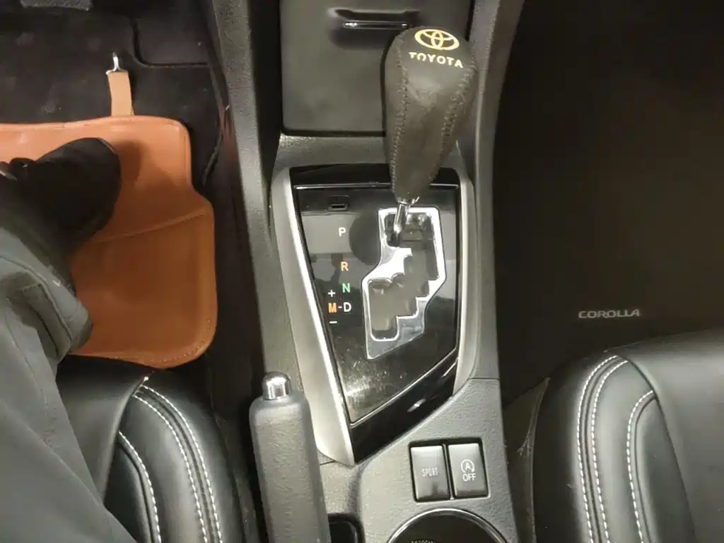 Toyota Corolla 2018 — фото 14