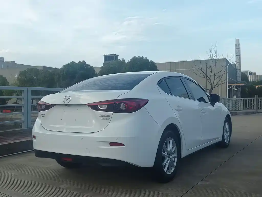 Mazda 3 Axela 2016 — фото 15