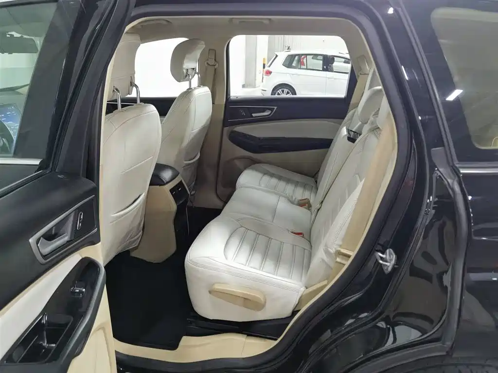 Ford Edge 2020 — фото 15