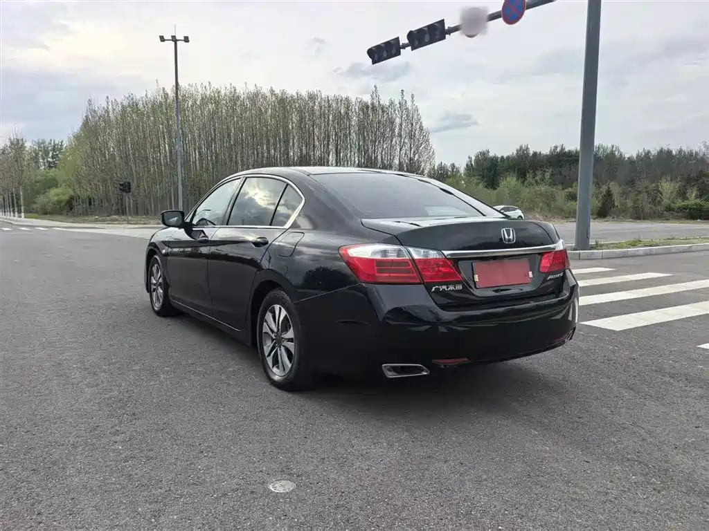 Honda Accord 2015 — фото 9