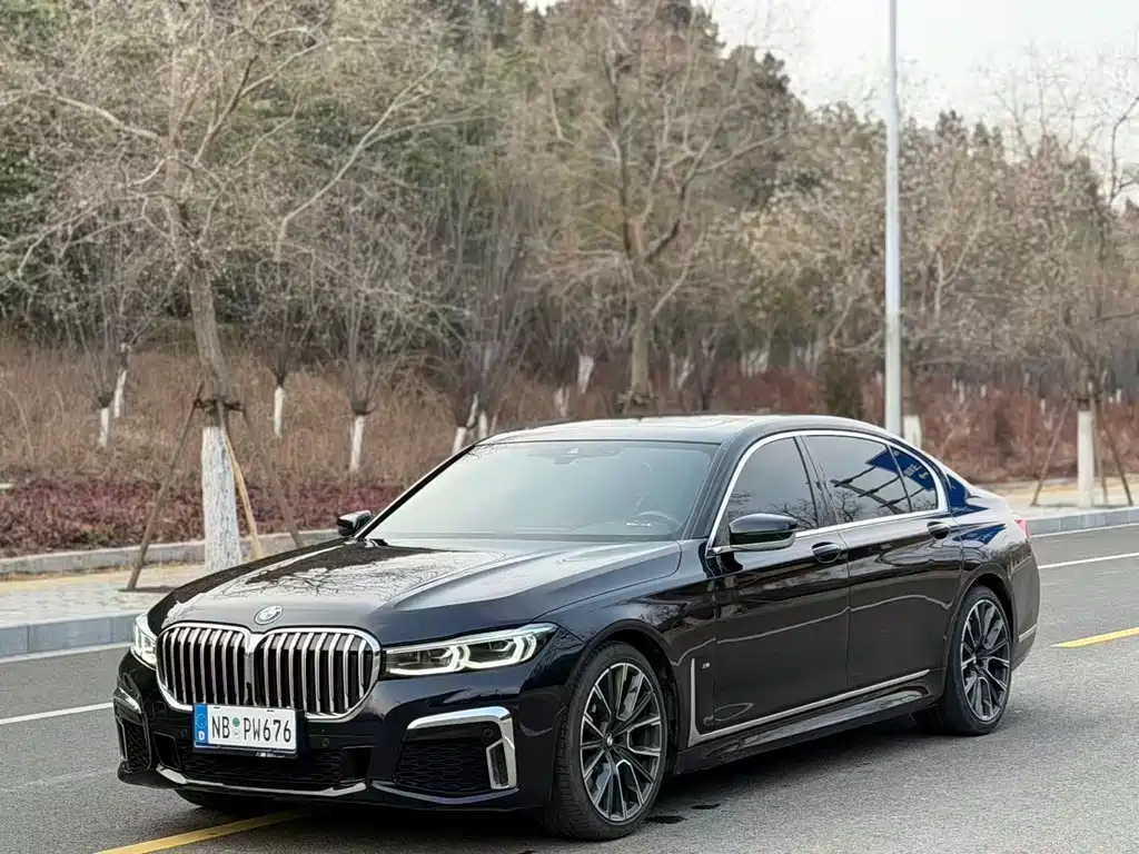 BMW 7 Series 2021 — фото 1