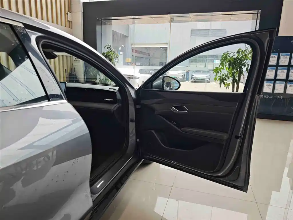 BYD Qin L 2025 — фото 13
