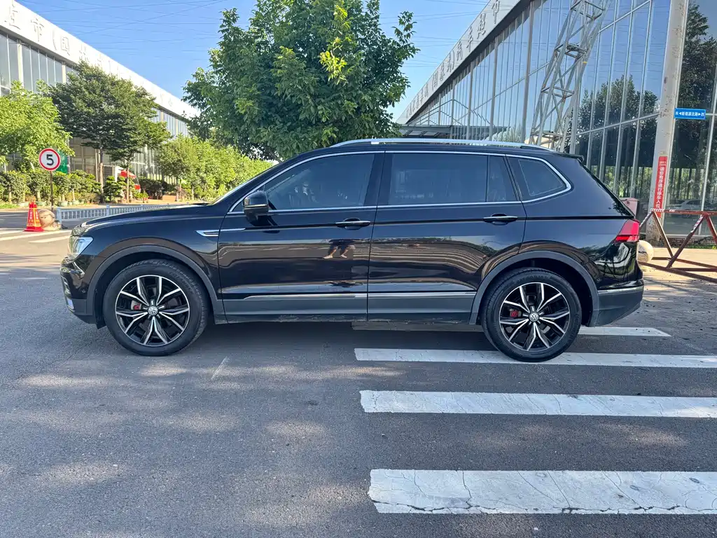 Volkswagen Tiguan L 2020 — фото 4
