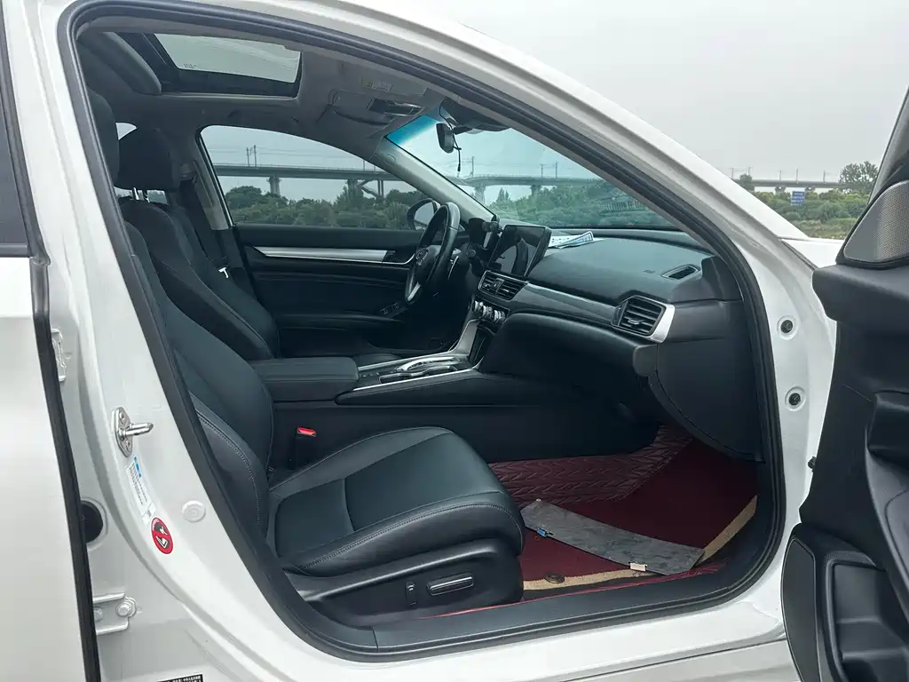 Honda Accord 2022 — фото 11