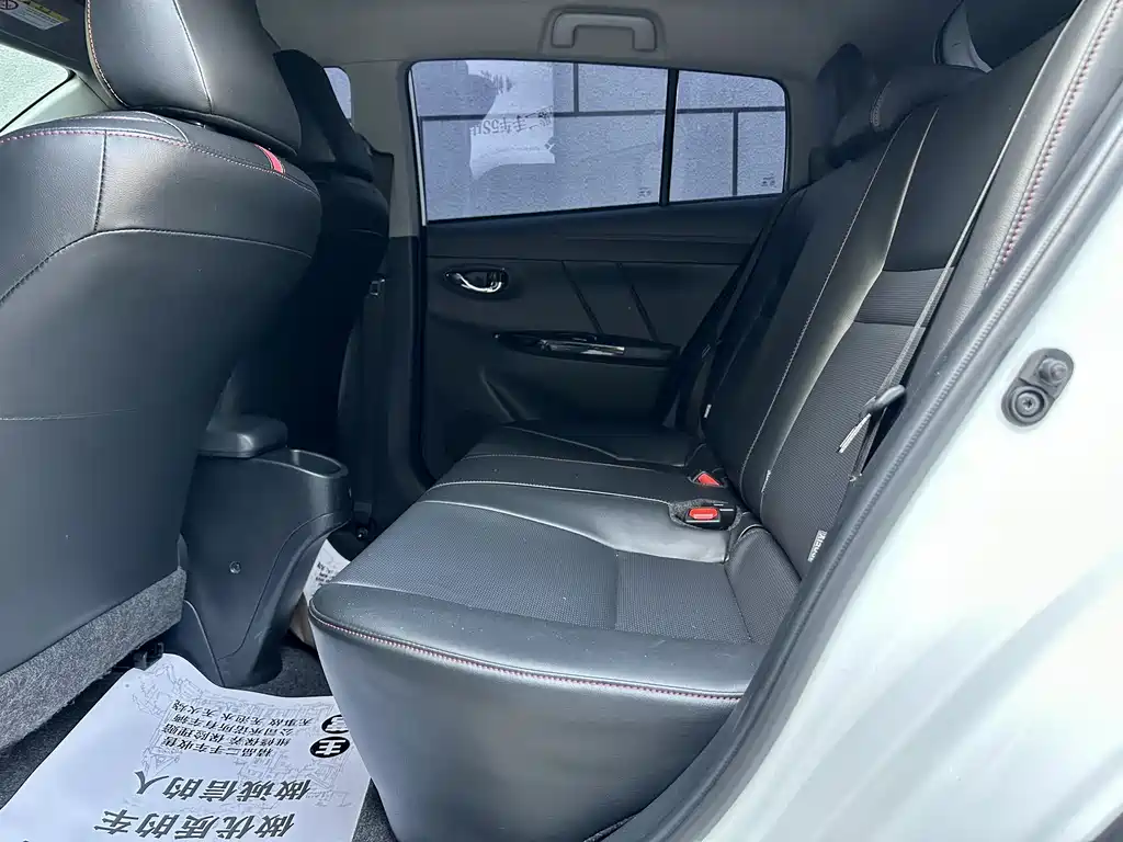 Toyota Yaris L 2022 — фото 10