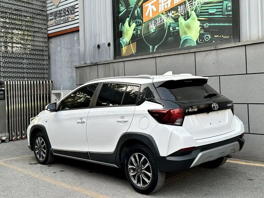 Toyota Yaris L 2022 — фото 2