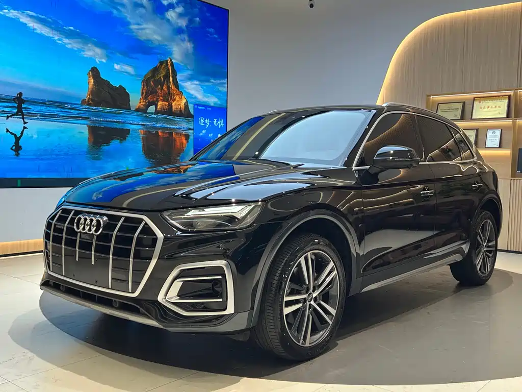 Audi Q5L 2022 — фото 1