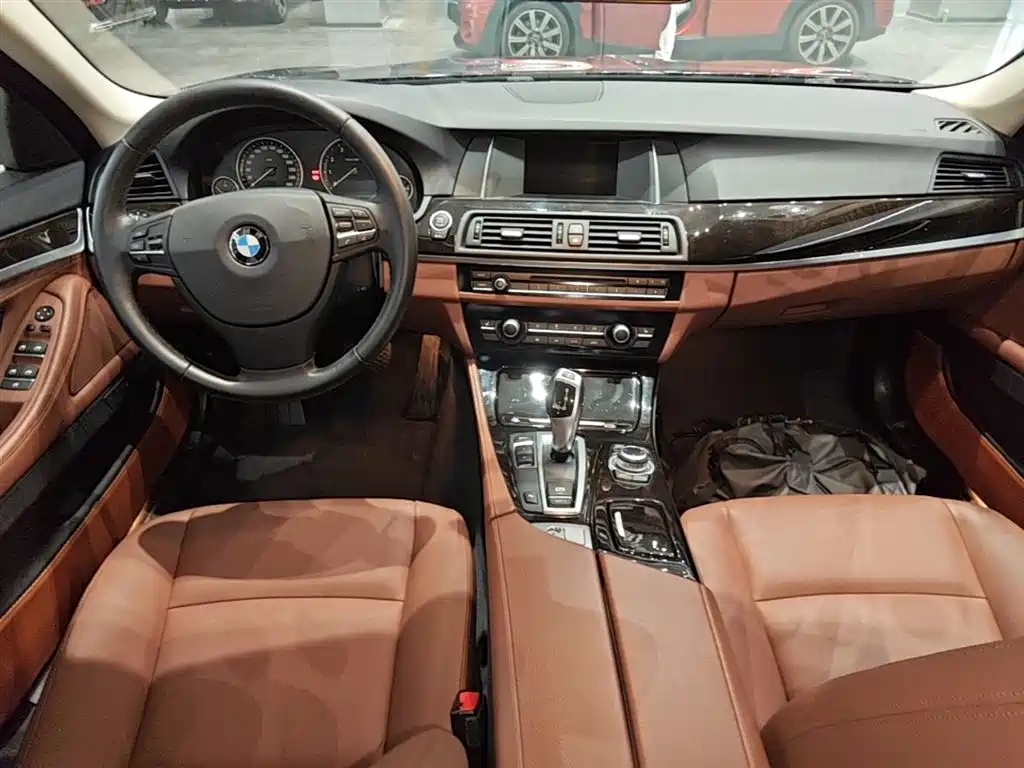 BMW 5 Series 2015 — фото 10