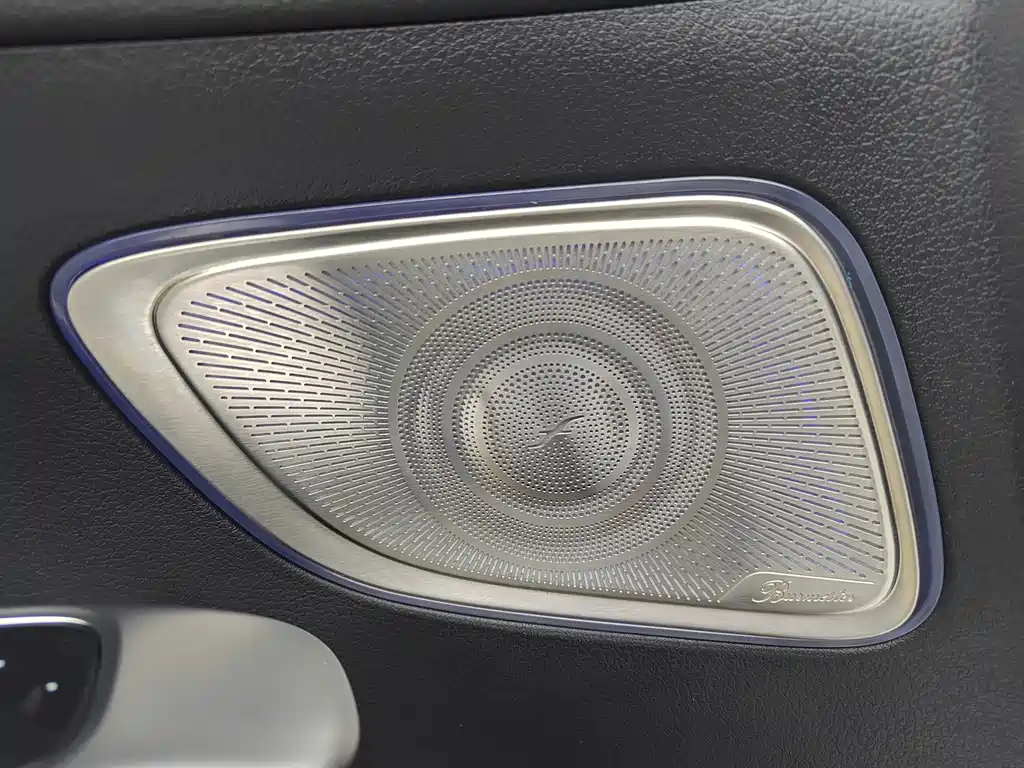 Mercedes-Benz C-Class 2024 — фото 17