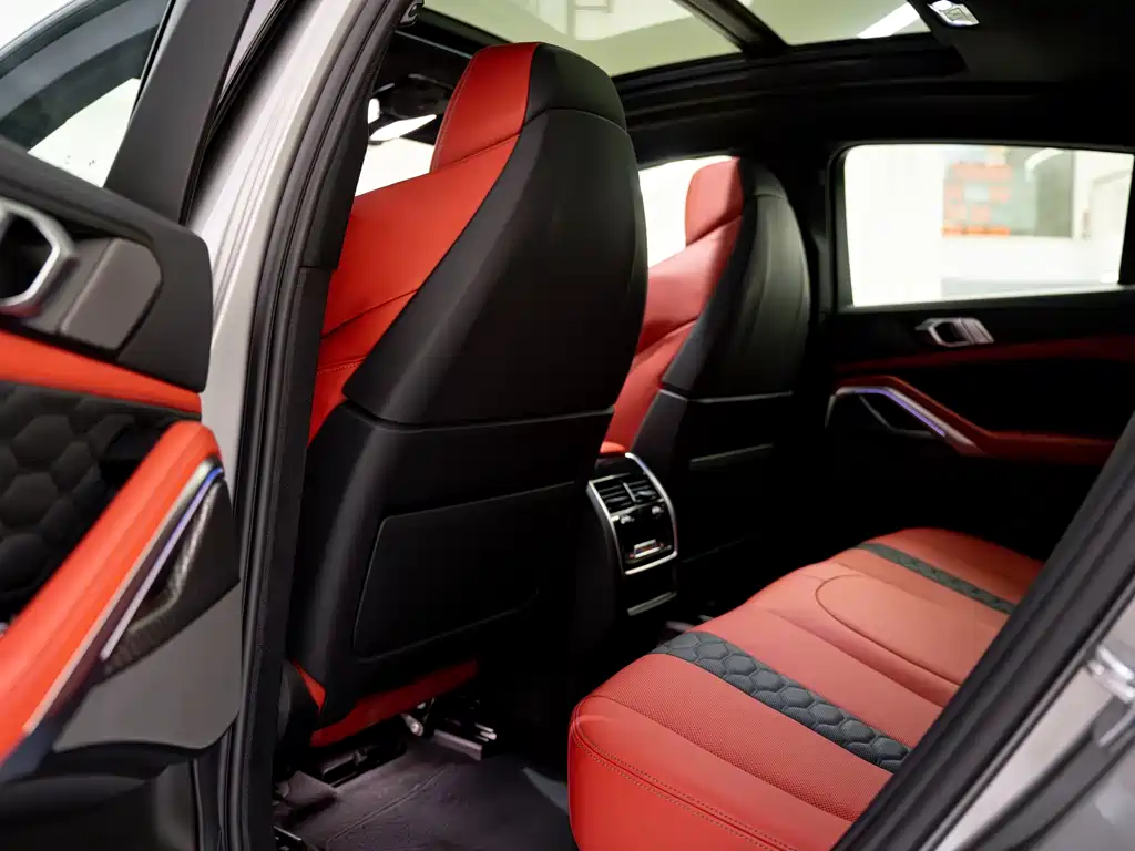 BMW X6 M 2023 — фото 21