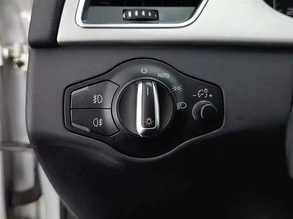 Audi A4L 2010 — фото 21
