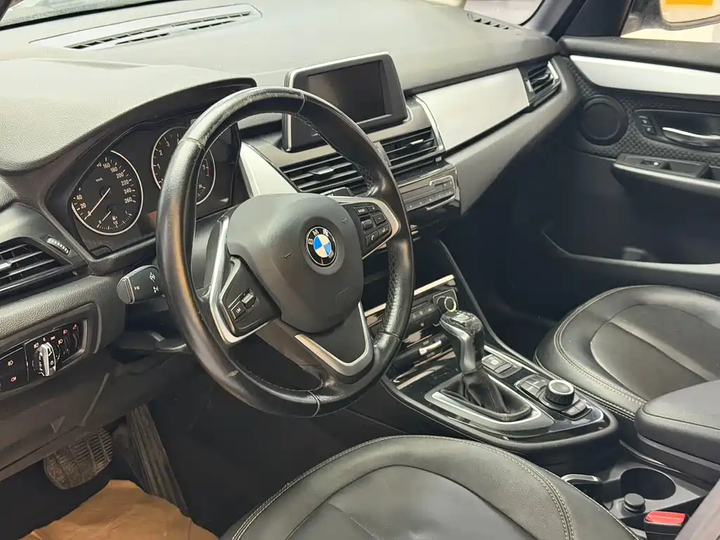 BMW 2 Series Active Tourer 2016 — фото 13