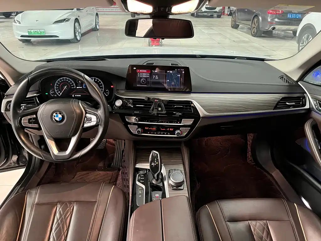 BMW 5 Series New Energy 2019 — фото 9