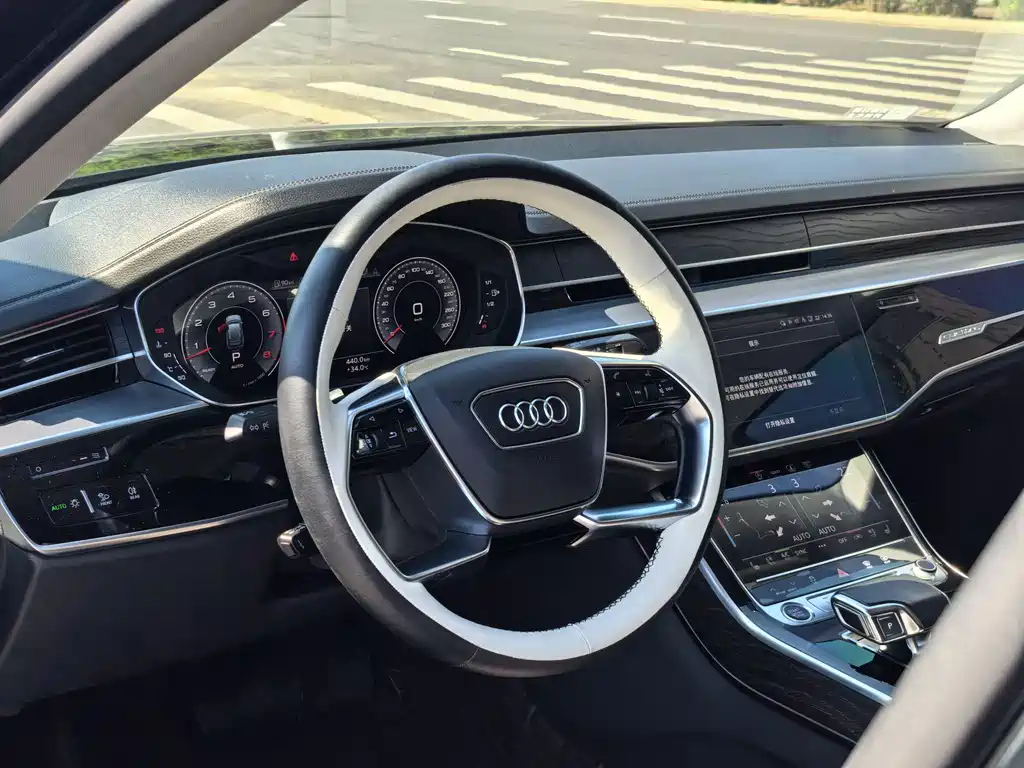 Audi A8 2021 — фото 14