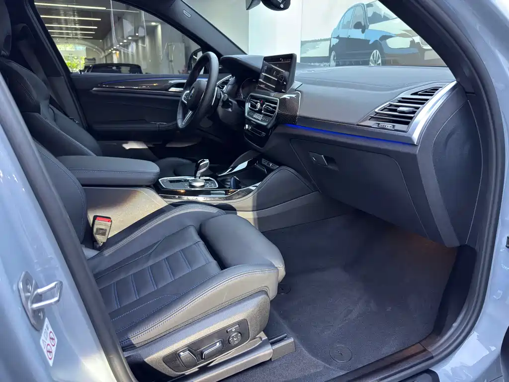 BMW X4 M40i 2025 — фото 19