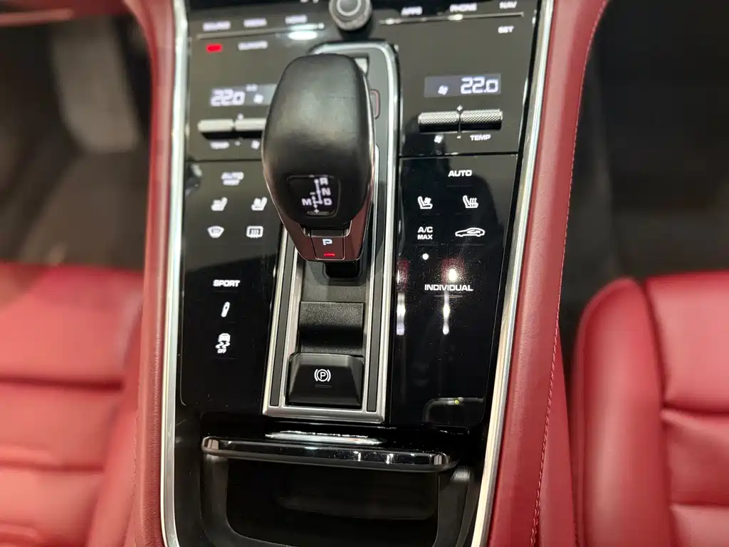 Porsche Panamera 2018 — фото 18