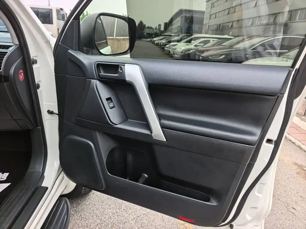 Toyota Prado 2017 — фото 19