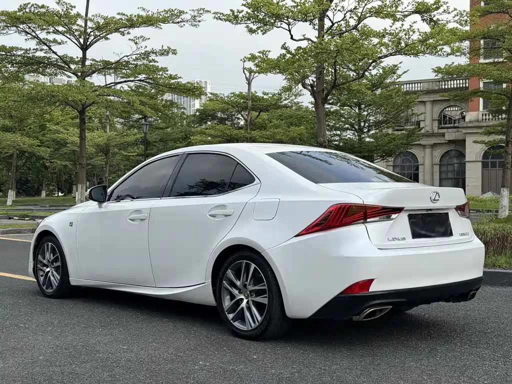 Lexus IS 2018 — фото 7