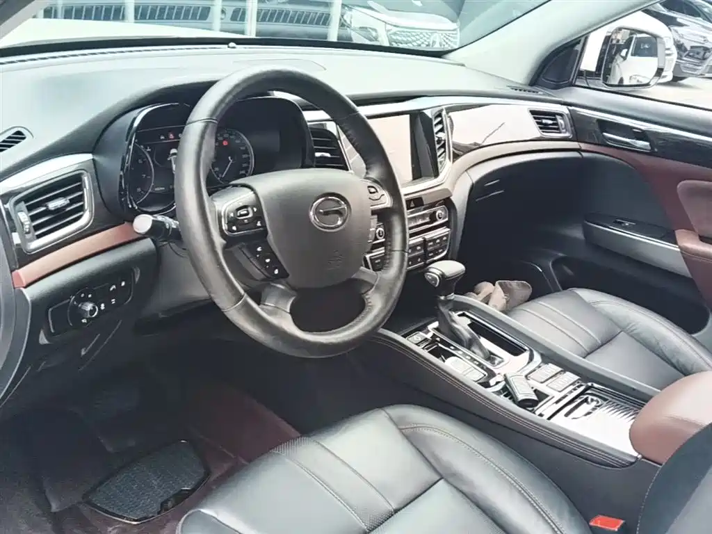 GAC Motor Trumpchi GS8 2017 — фото 10