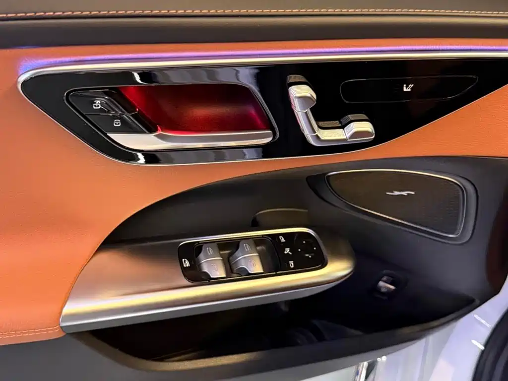 Mercedes-Benz C-Class 2023 — фото 7