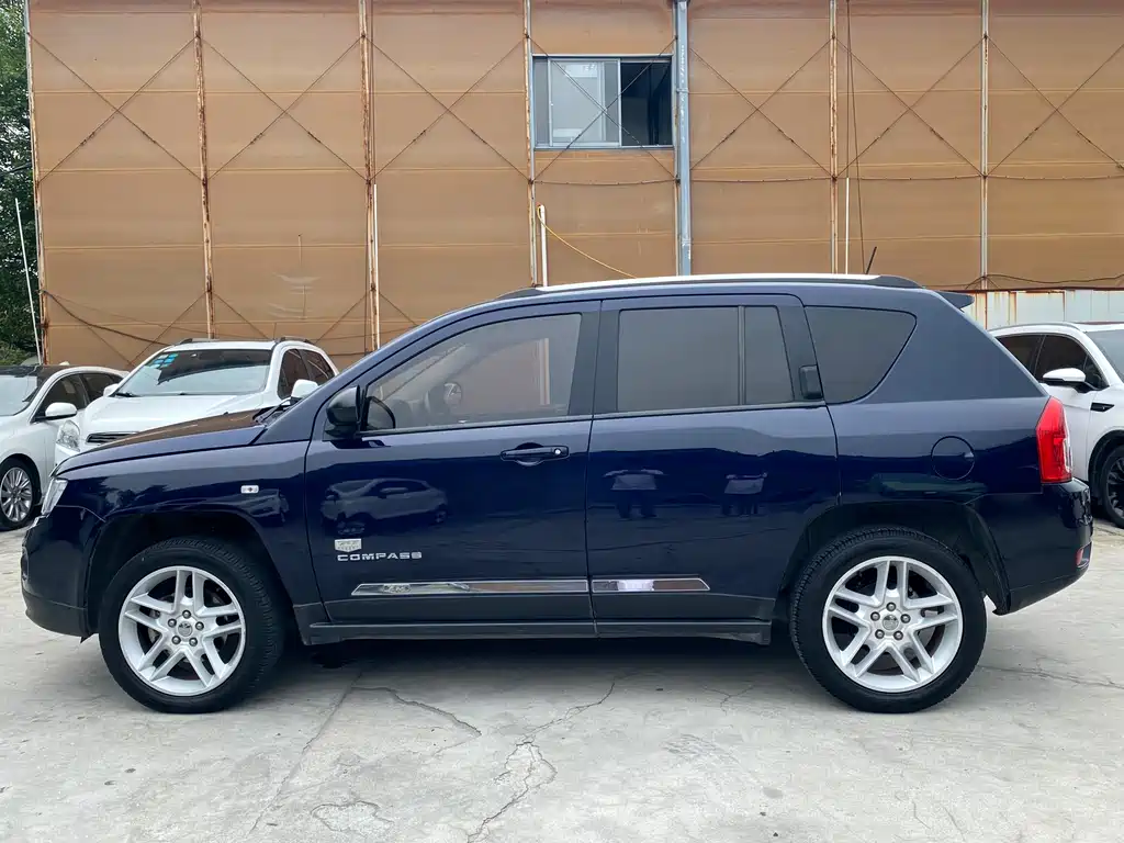 Jeep Compass 2013 — фото 12