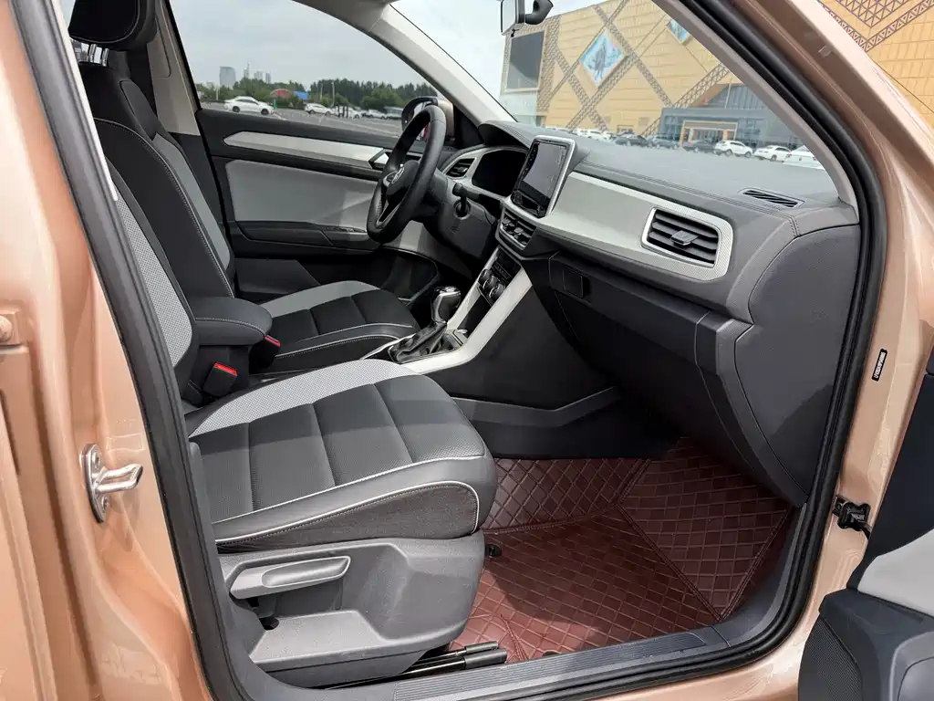 Volkswagen T-Roc 2023 — фото 15