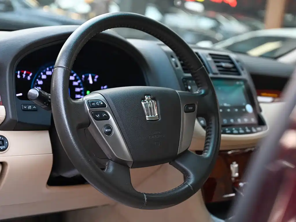 Toyota Crown 2015 — фото 9