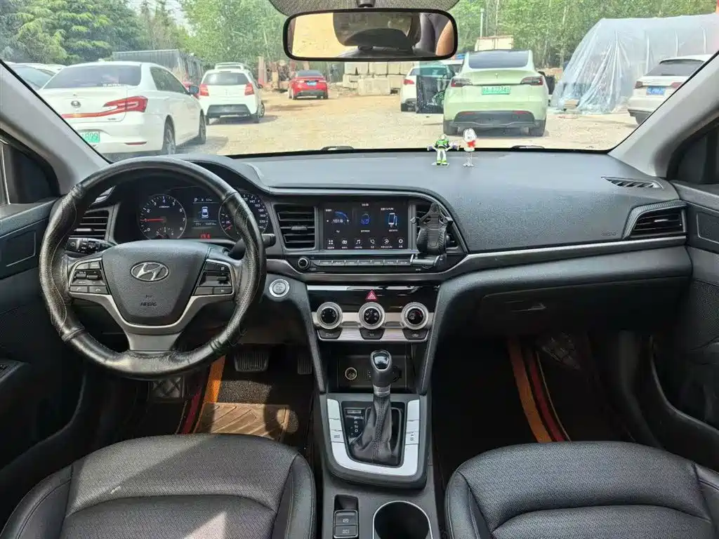 Hyundai Elantra 2020 — фото 6