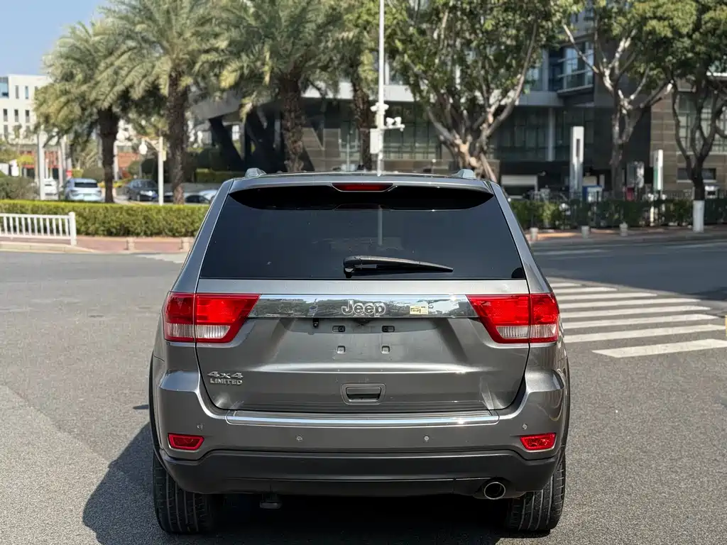 Jeep Grand Cherokee 2013 — фото 8