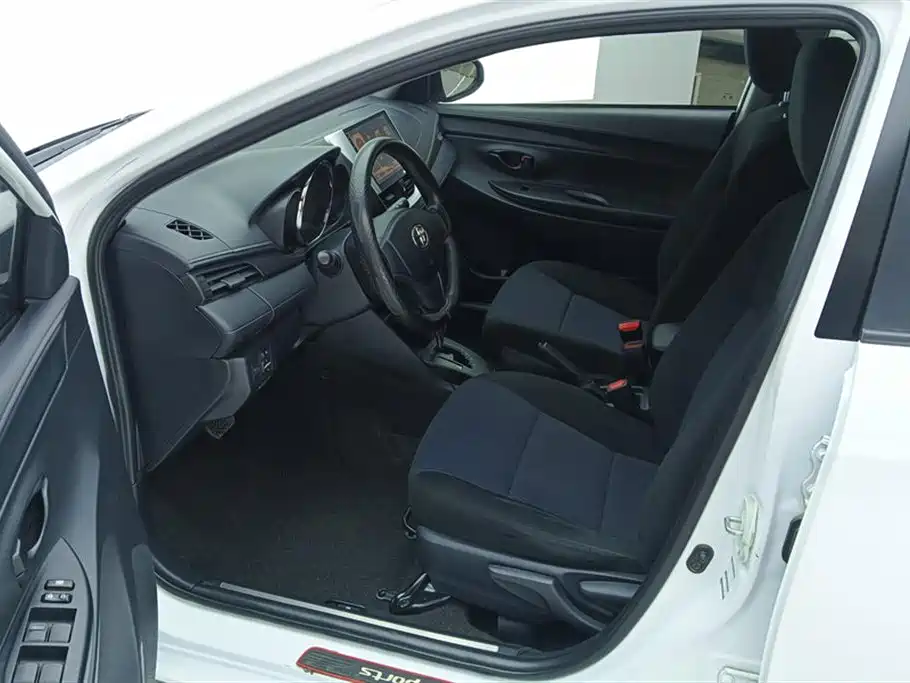 Toyota Yaris L 2018 — фото 9