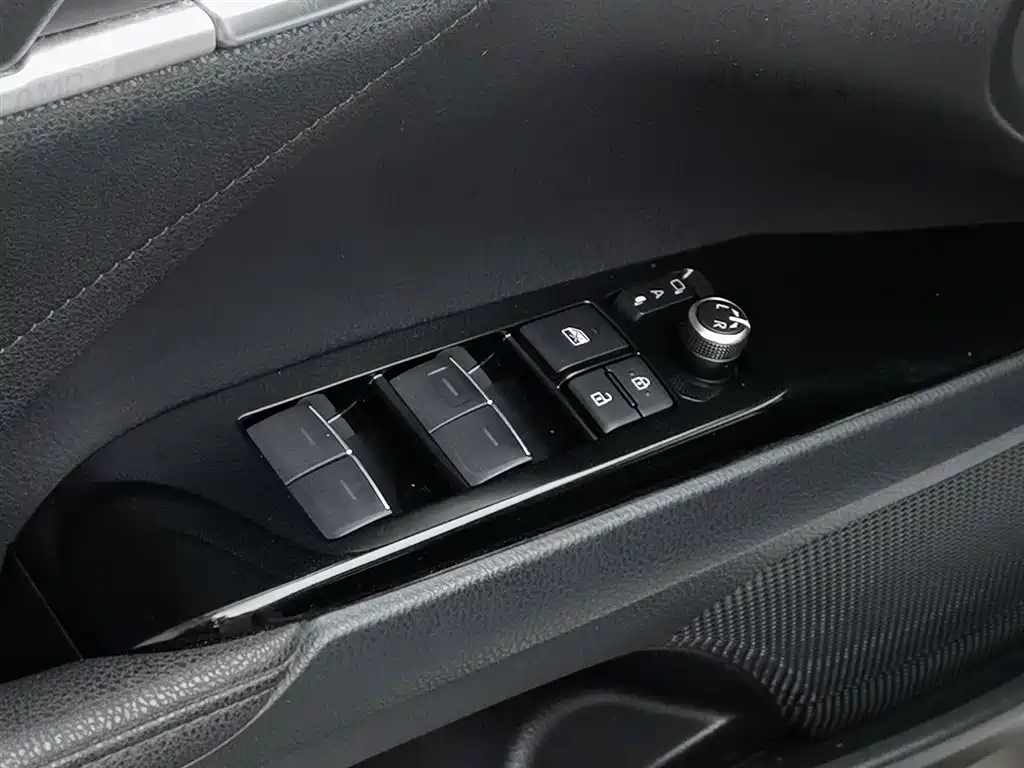 Toyota Camry 2021 — фото 9