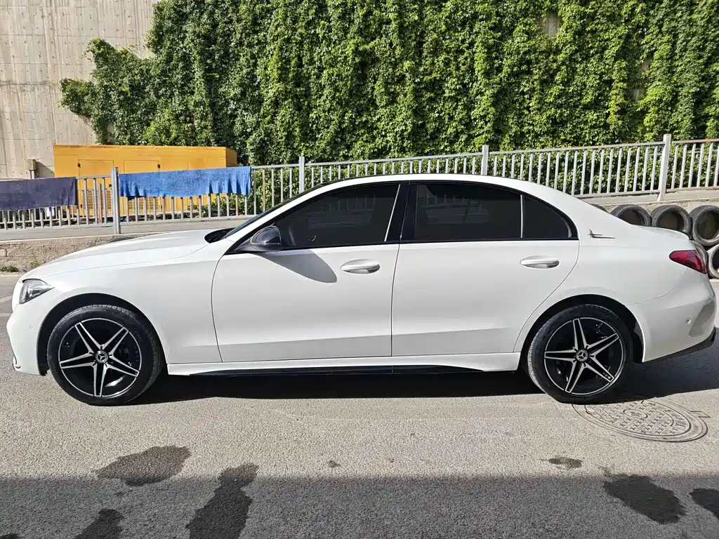 Mercedes-Benz C-Class 2024 — фото 11