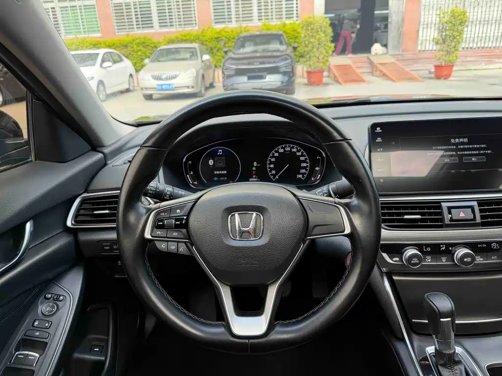 Honda Accord 2023 — фото 17