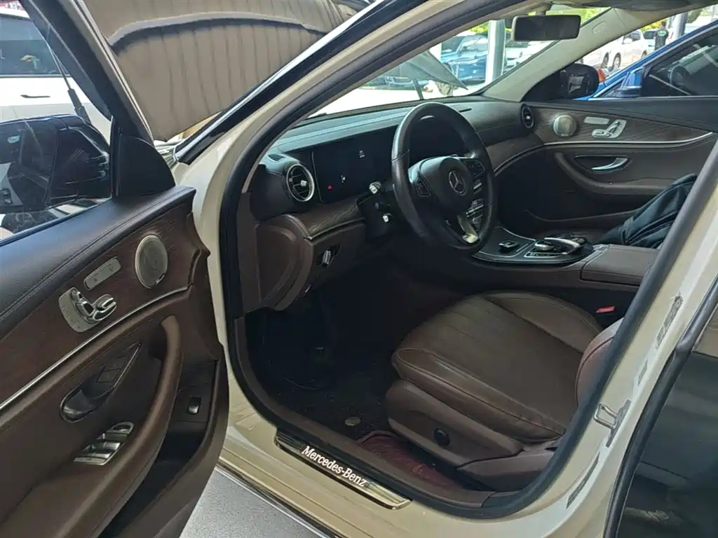 Mercedes-Benz E-Class 2018 — фото 16