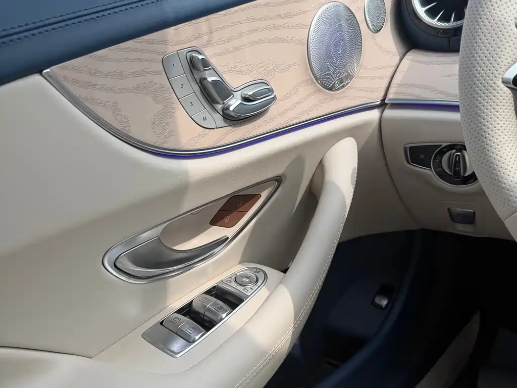 Mercedes-Benz E-Class 2023 — фото 12