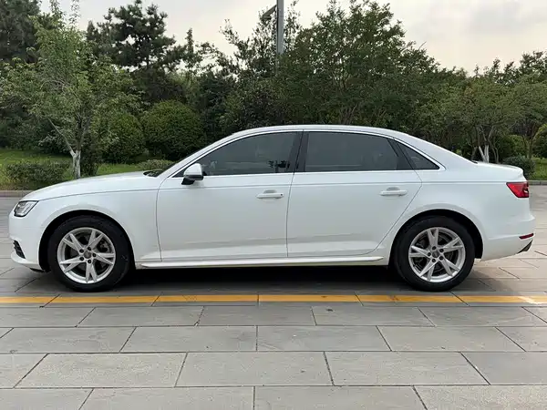 Audi A4L 2017