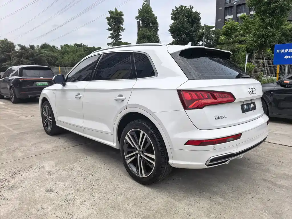 Audi Q5L 2019 — фото 8